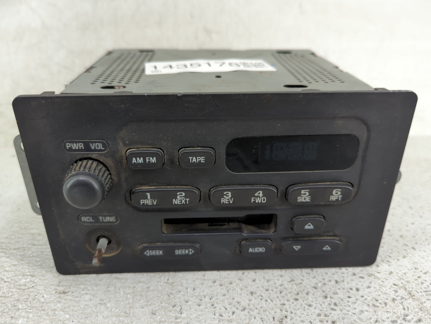 2001-2002 Chevrolet Express 3500 Radio AM FM Cd Player Receiver Replacement P/N:15074531 B9DLZSM210800010 Fits OEM Used Auto