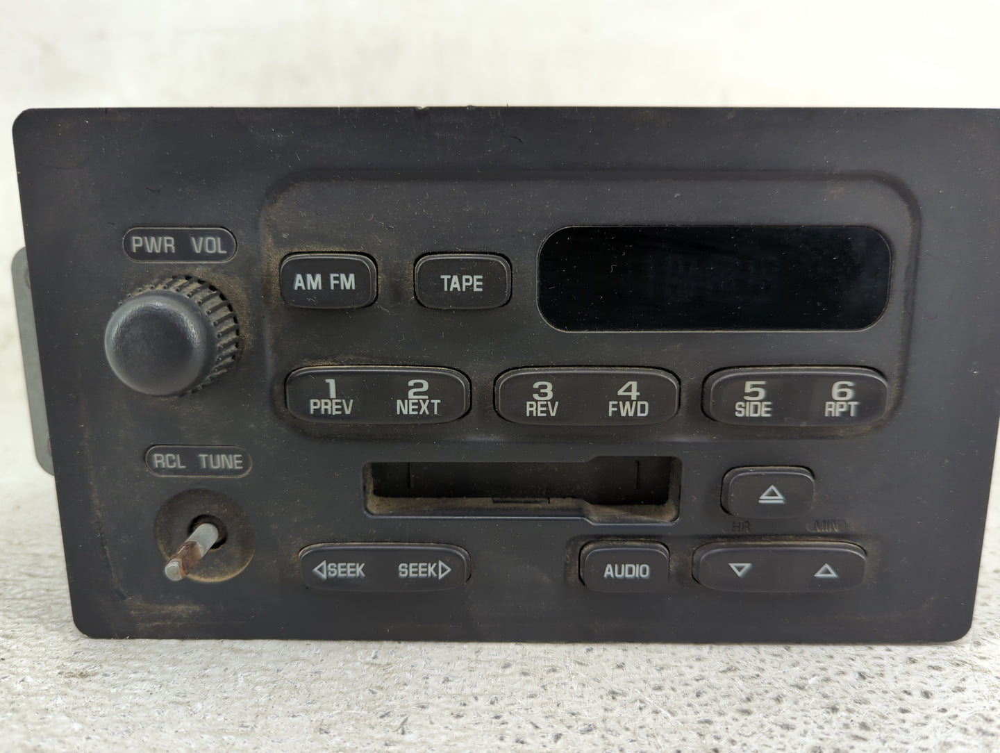 2001-2002 Chevrolet Express 3500 Radio AM FM Cd Player Receiver Replacement P/N:15074531 B9DLZSM210800010 Fits OEM Used Auto