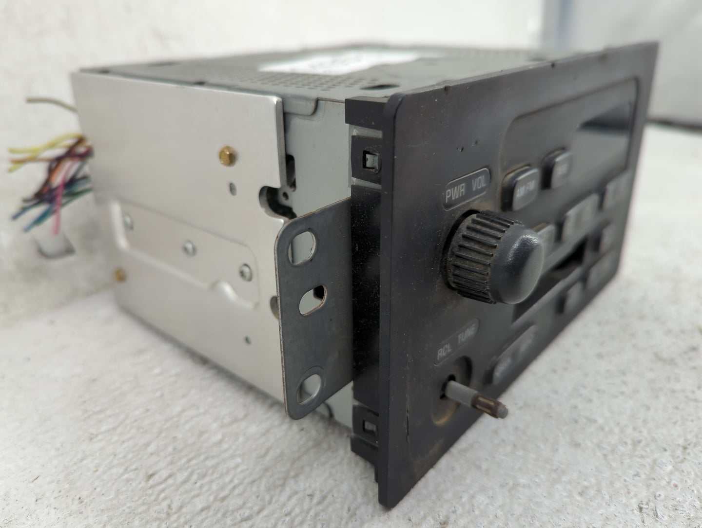 2001-2002 Chevrolet Express 3500 Radio AM FM Cd Player Receiver Replacement P/N:15074531 B9DLZSM210800010 Fits OEM Used Auto