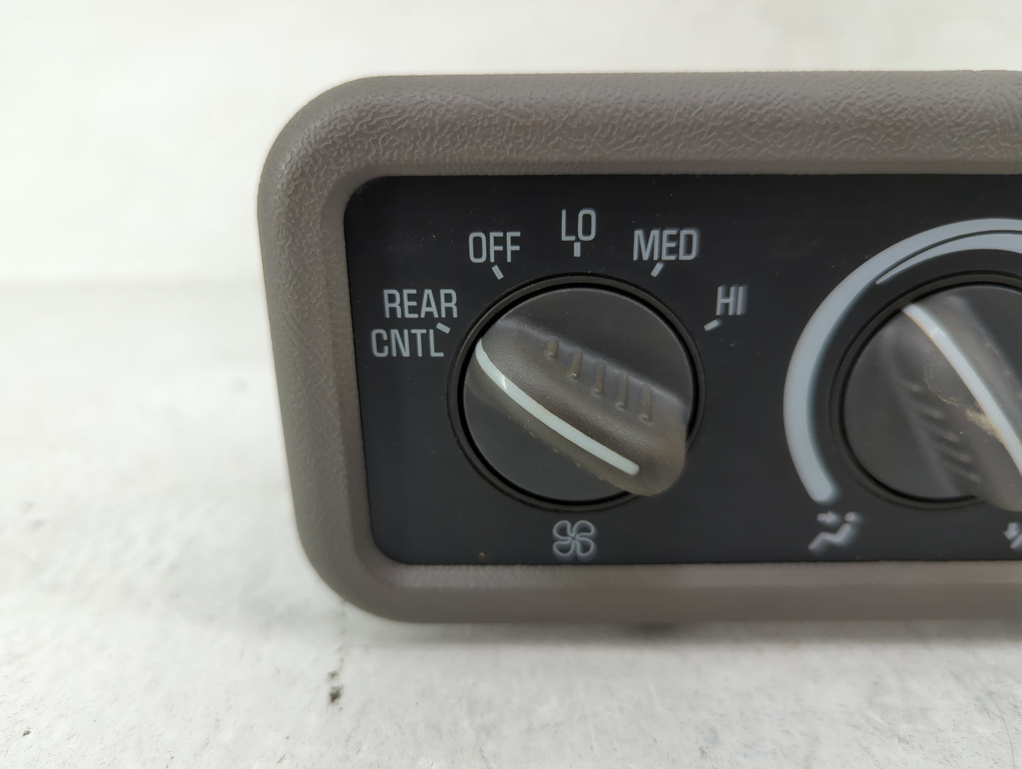 2001-2007 Chevrolet Express 3500 Climate Control Module Temperature AC/Heater Replacement P/N:09375775 Fits OEM Used Auto Pa