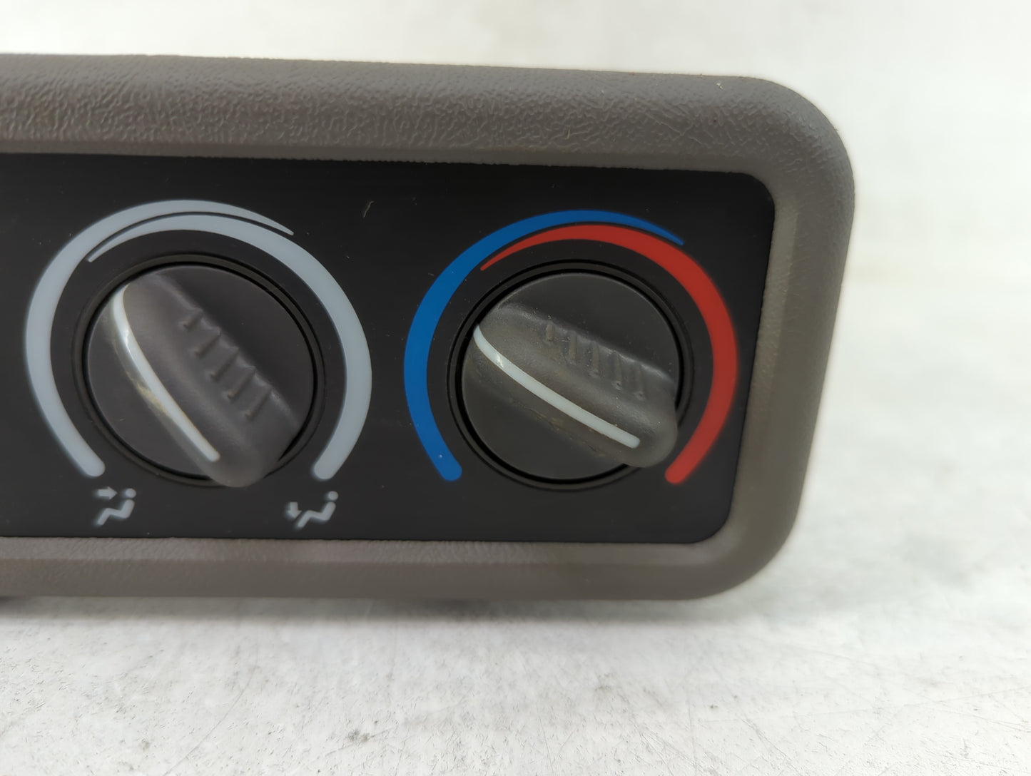 2001-2007 Chevrolet Express 3500 Climate Control Module Temperature AC/Heater Replacement P/N:09375775 Fits OEM Used Auto Pa
