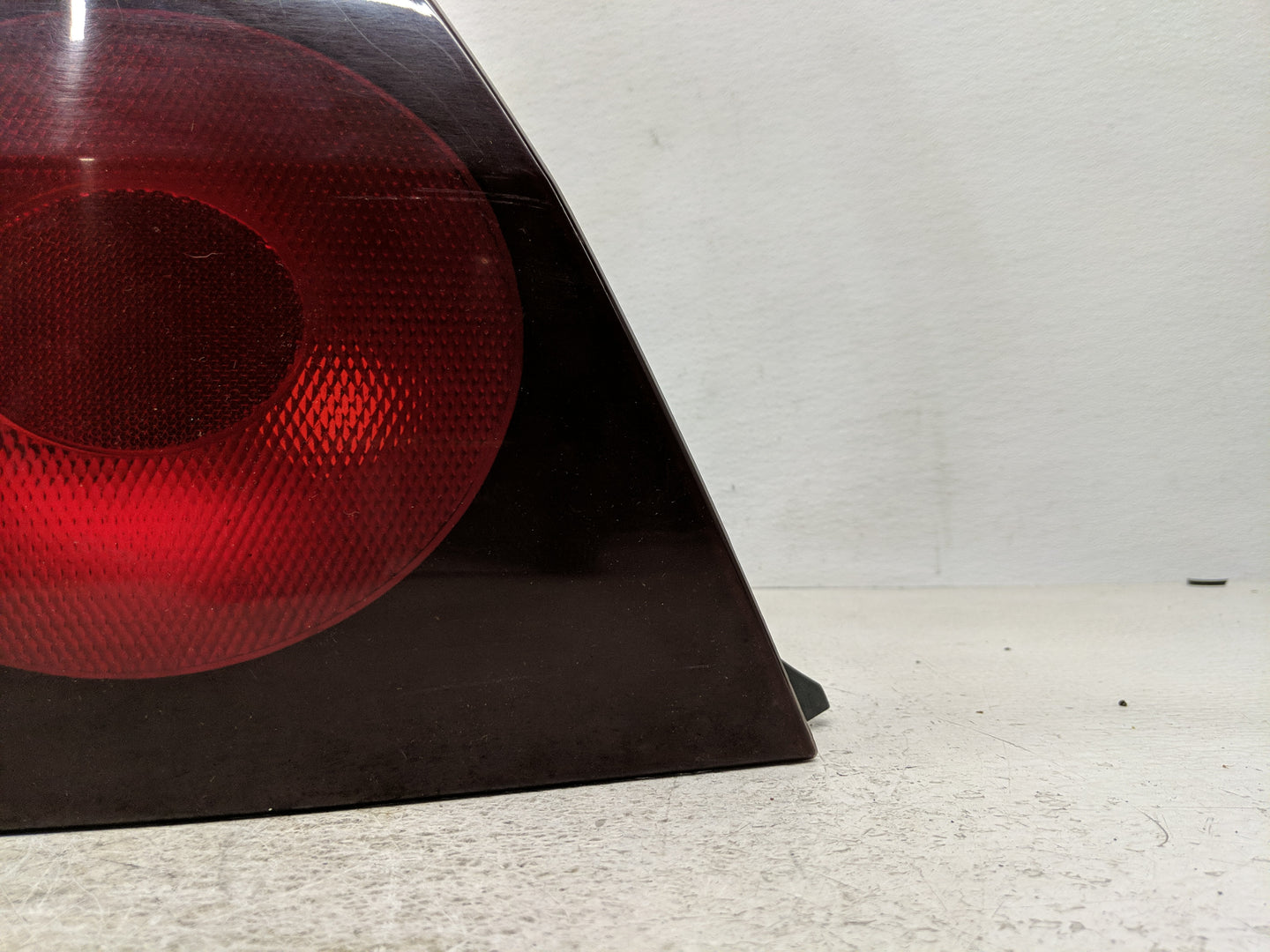 2000-2004 Chevrolet Impala Tail Light Assembly Driver Left OEM P/N:16525261 Fits Fits 2000 2001 2002 2003 2004 OEM Used Auto