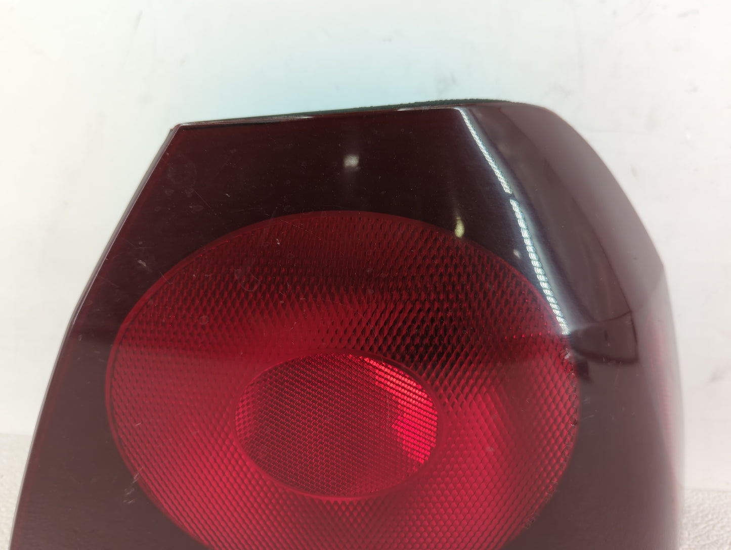 2000-2004 Chevrolet Impala Tail Light Assembly Driver Left OEM P/N:16525261 16525262 Fits Fits 2000 2001 2002 2003 2004 OEM 