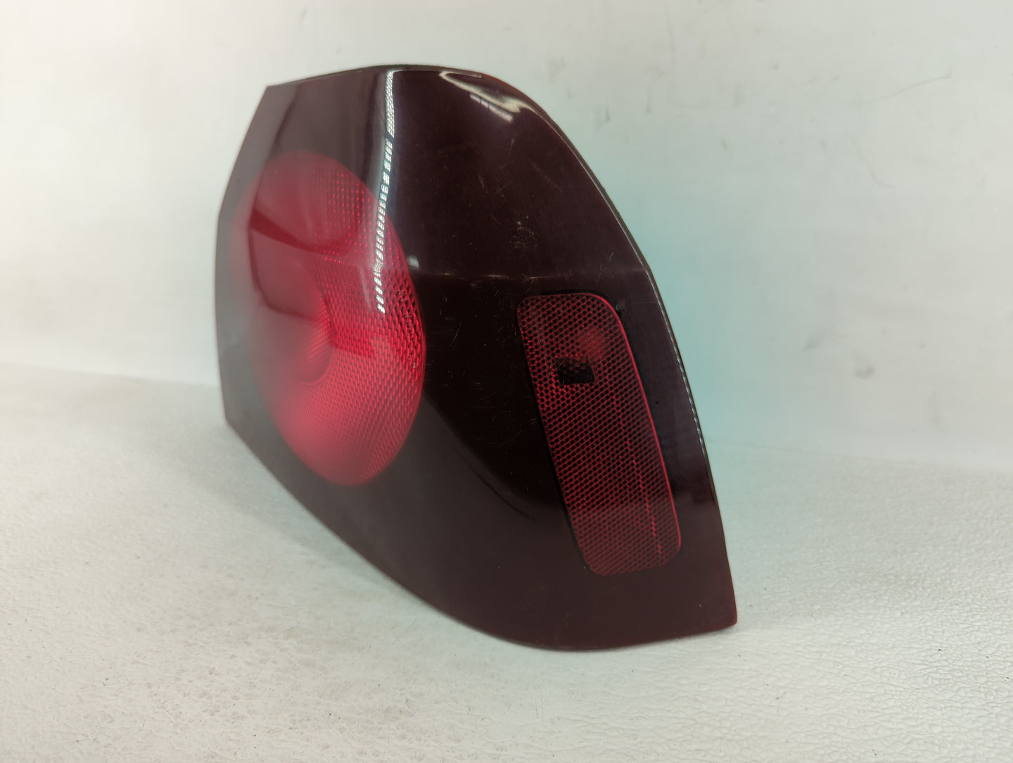 2000-2004 Chevrolet Impala Tail Light Assembly Driver Left OEM P/N:16525261 16525262 Fits Fits 2000 2001 2002 2003 2004 OEM 