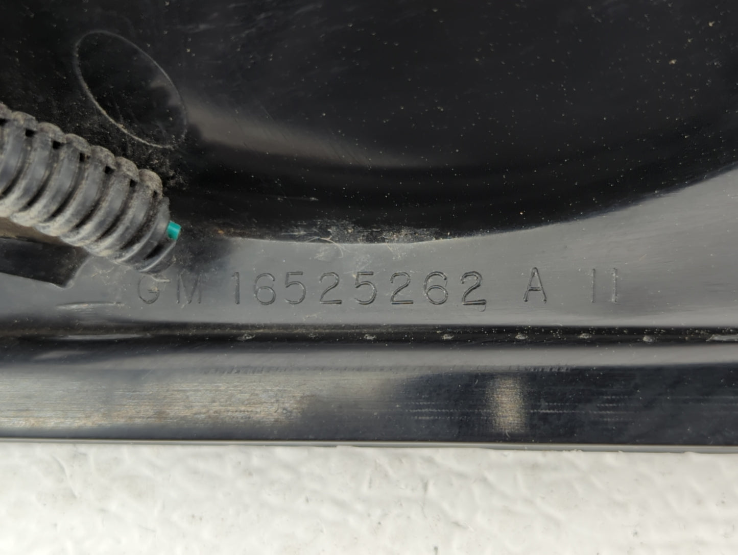 2000-2004 Chevrolet Impala Tail Light Assembly Driver Left OEM P/N:16525261 16525262 Fits Fits 2000 2001 2002 2003 2004 OEM 