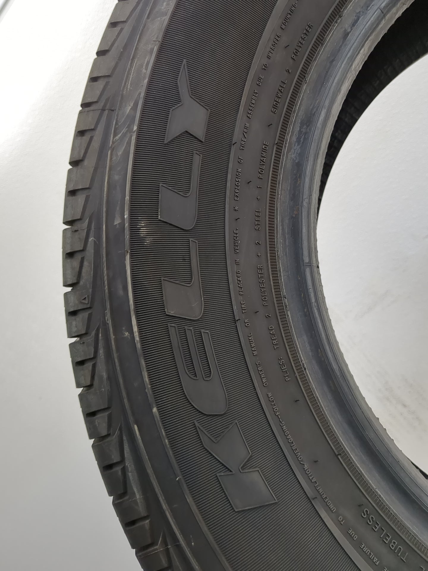 Used Tire 205/70R15 KELLY EDGE TOURING 96T - Tread Depth 9/32 - Oemusedautoparts1.com