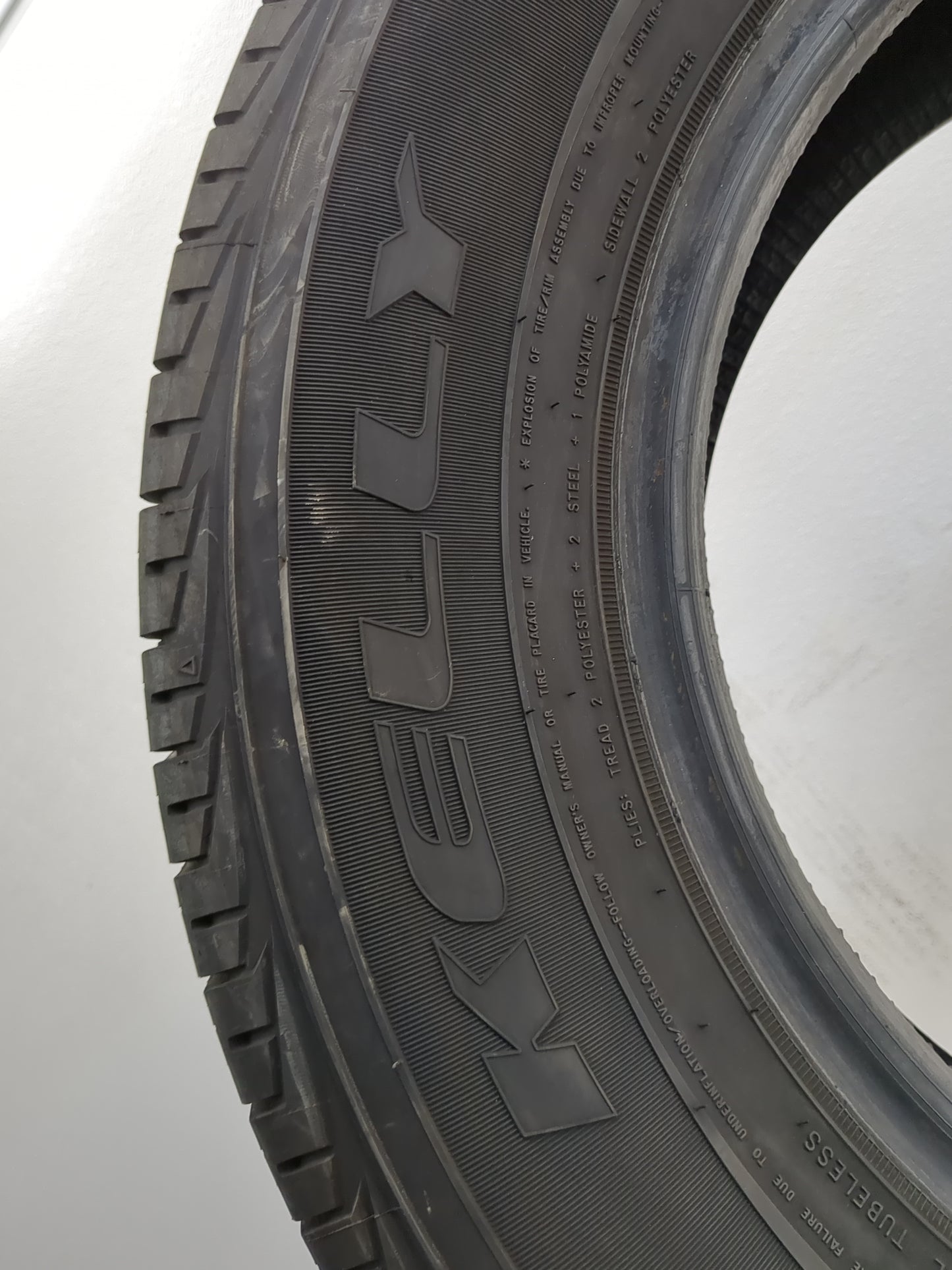 Used Tire 205/70R15 KELLY EDGE TOURING 96T - Tread Depth 9/32 - Oemusedautoparts1.com