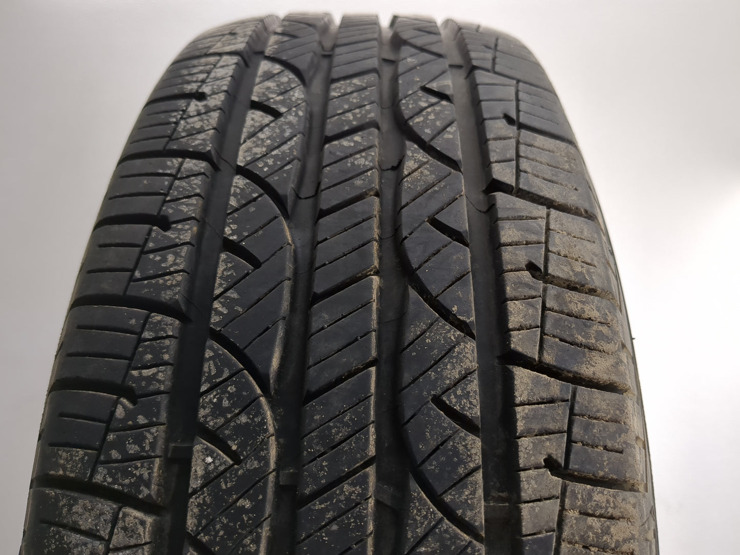 Used Tire 205/70R15 KELLY EDGE TOURING 96T - Tread Depth 9/32 - Oemusedautoparts1.com