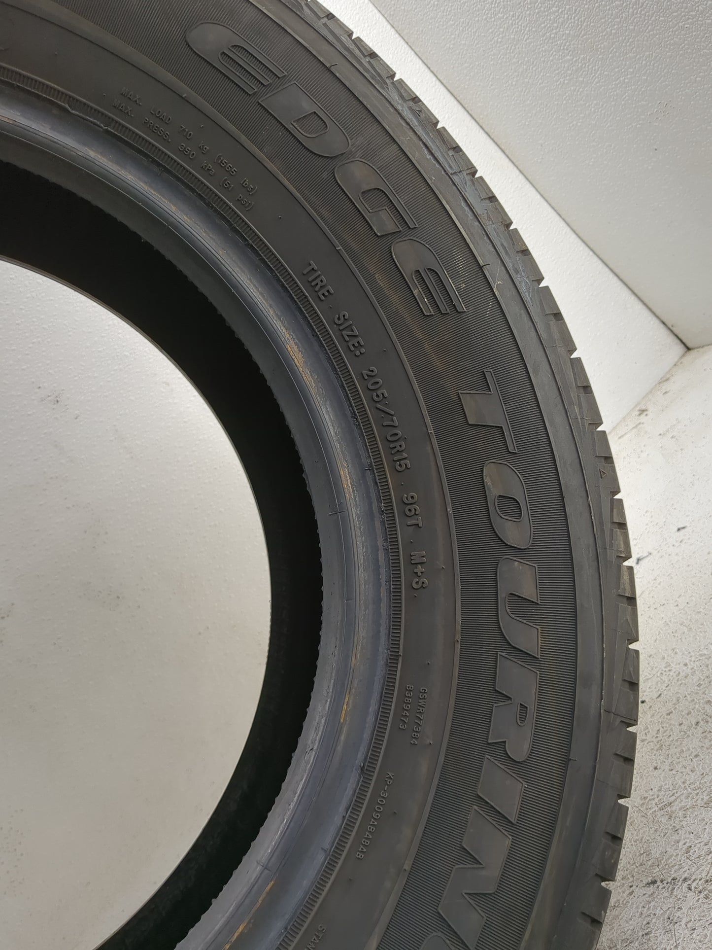 Used Tire 205/70R15 KELLY EDGE TOURING 96T - Tread Depth 9/32 - Oemusedautoparts1.com