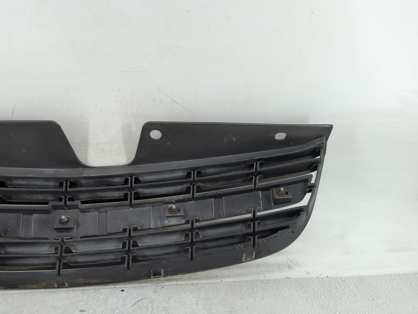 2000-2005 Chevrolet Malibu Front Grille Bumper Not Included - Oemusedautoparts1.com