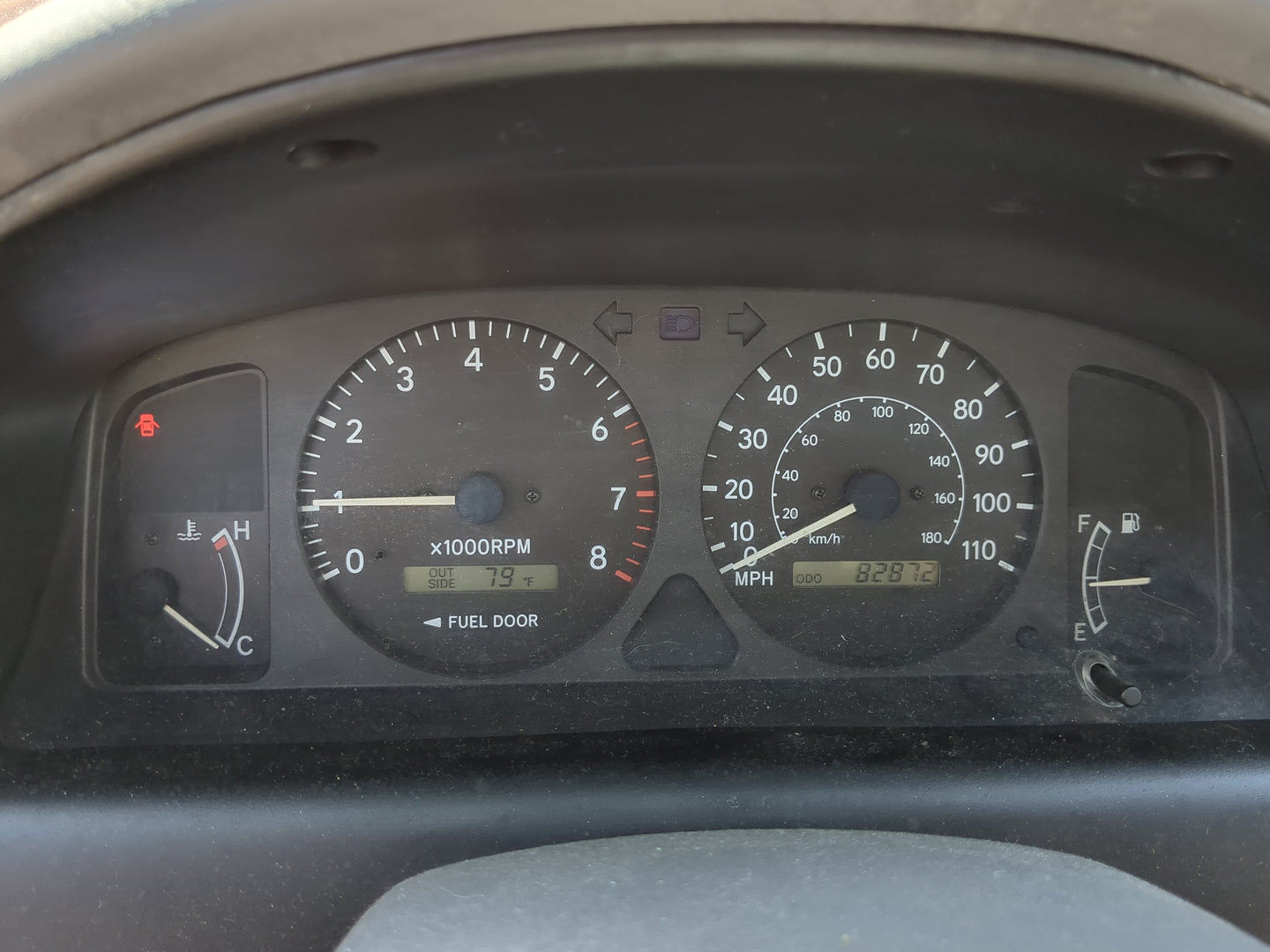 2000-2002 Chevrolet Prizm Instrument Cluster Speedometer Gauges Fits Fits 2000 2001 2002 OEM Used Auto Parts - Oemusedautopa