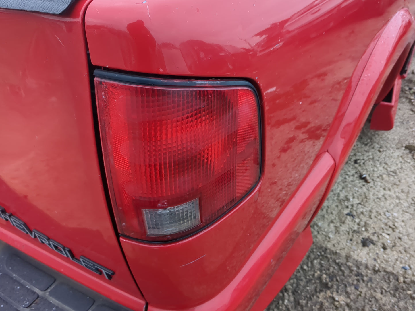 2001 Chevrolet S10 Tail Light Assembly Passenger Right OEM Fits Fits 1995 1996 1997 1998 1999 2000 2002 2003 2004 2005 OEM U