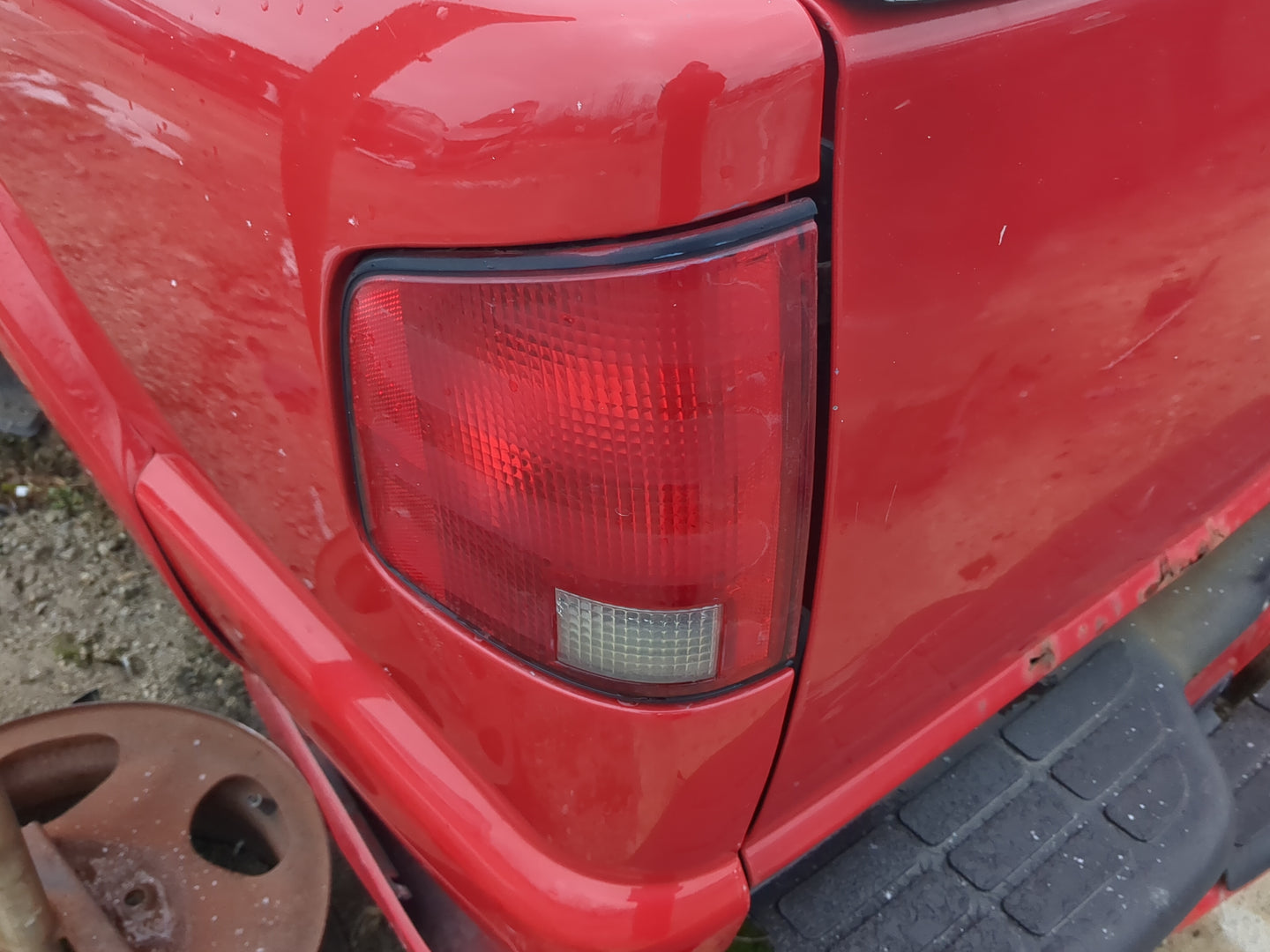 2001 Chevrolet S10 Tail Light Assembly Driver Left OEM Fits Fits 1995 1996 1997 1998 1999 2000 2002 2003 2004 2005 OEM Used 