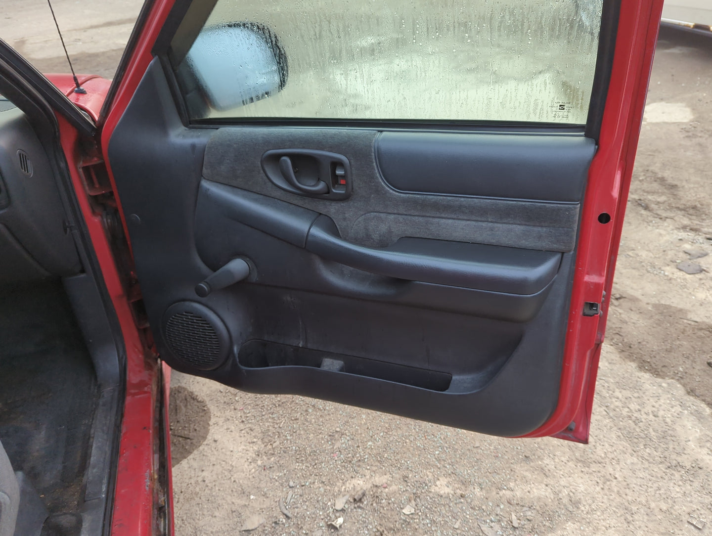 2001 Chevrolet S10 Front Right Passenger Interior Door Panel Trim - Oemusedautoparts1.com