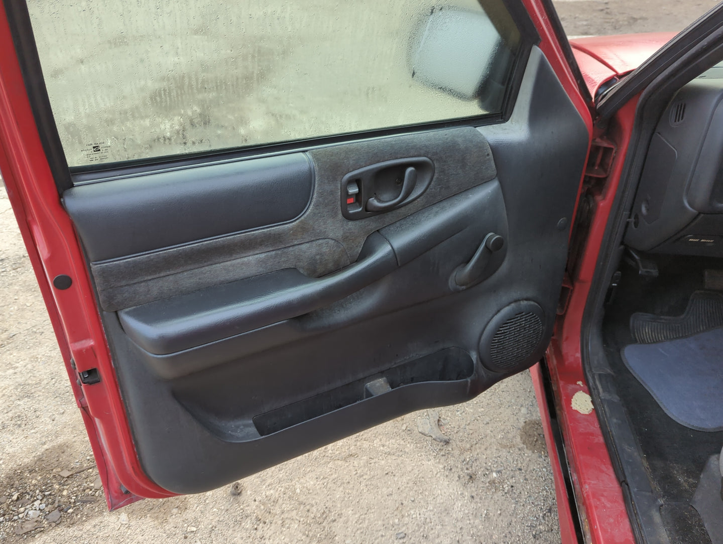 2001 Chevrolet S10 Front Left Driver Interior Door Panel Trim - Oemusedautoparts1.com