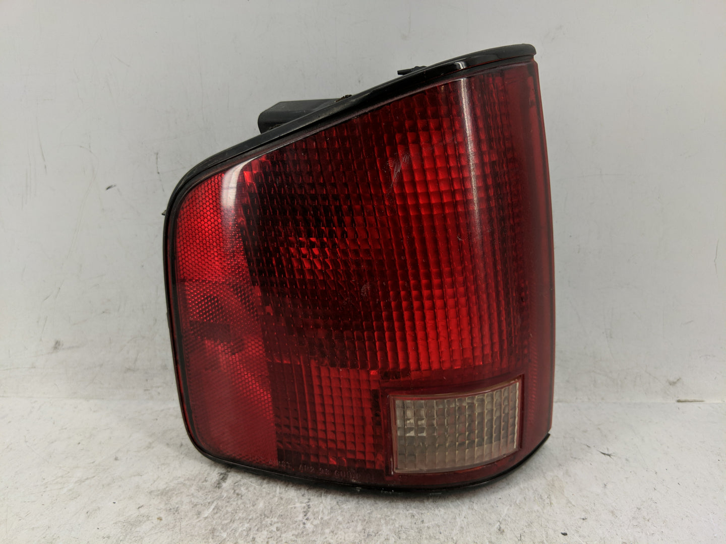 1994-2003 Chevrolet S10 Tail Light Assembly Driver Left OEM P/N:GM16516093 Fits OEM Used Auto Parts - Oemusedautoparts1.com