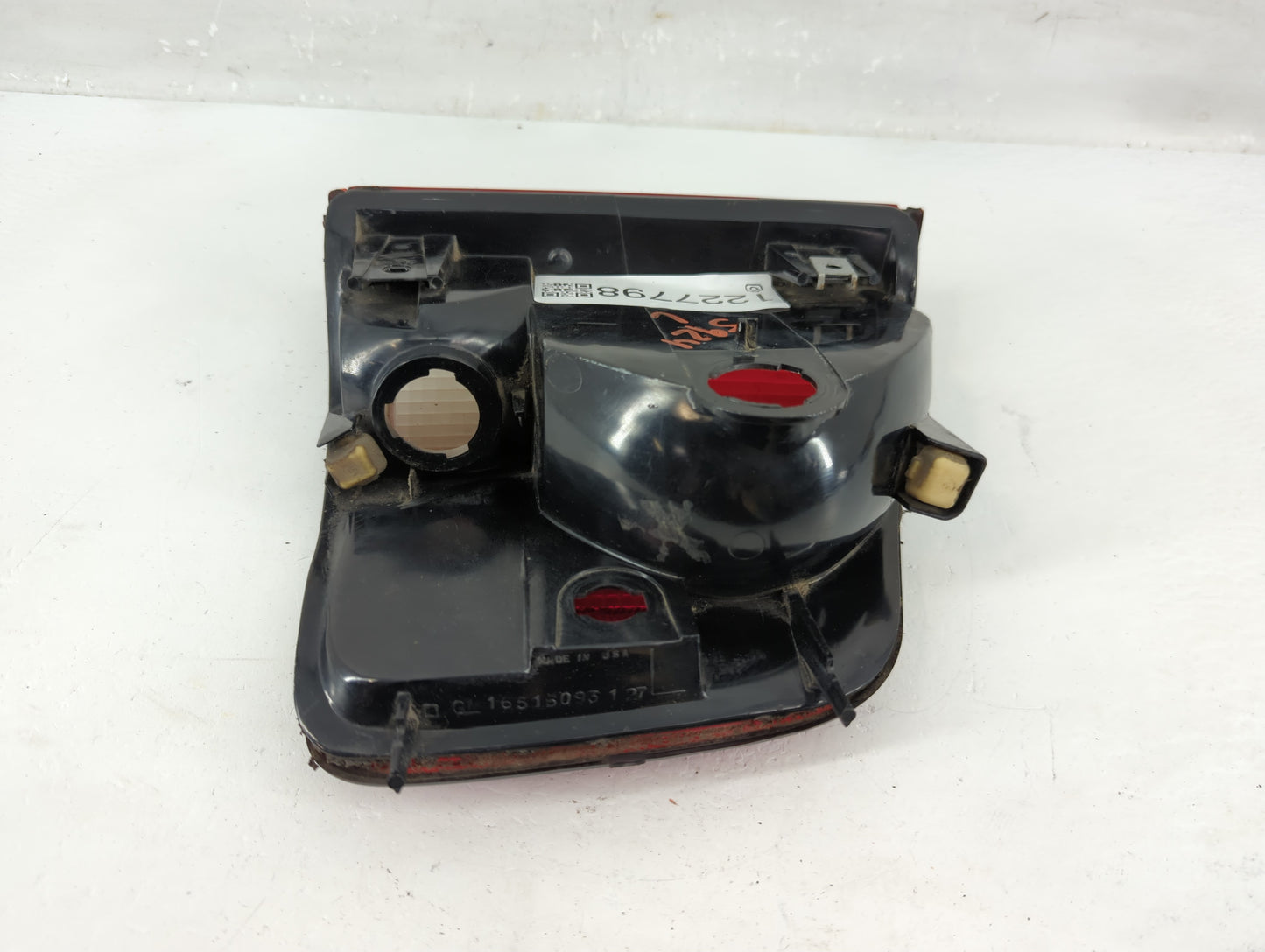 1994-2003 Chevrolet S10 Tail Light Assembly Driver Left OEM P/N:GM16516093 Fits OEM Used Auto Parts - Oemusedautoparts1.com