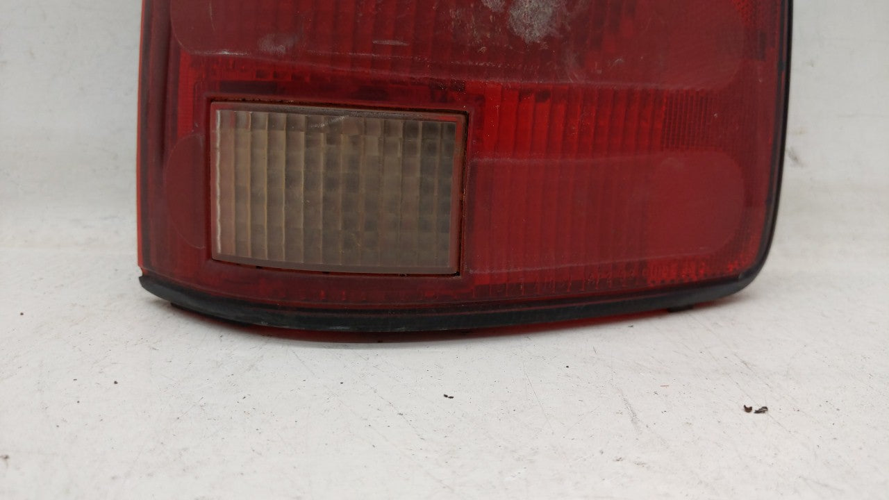 1994-2003 Chevrolet S10 Tail Light Assembly Passenger Right OEM P/N:16516094 Fits OEM Used Auto Parts - Oemusedautoparts1.co