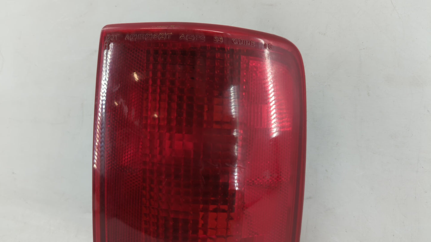 2001 Chevrolet S10 Tail Light Assembly Passenger Right OEM P/N:15113500 16518500 Fits OEM Used Auto Parts - Oemusedautoparts