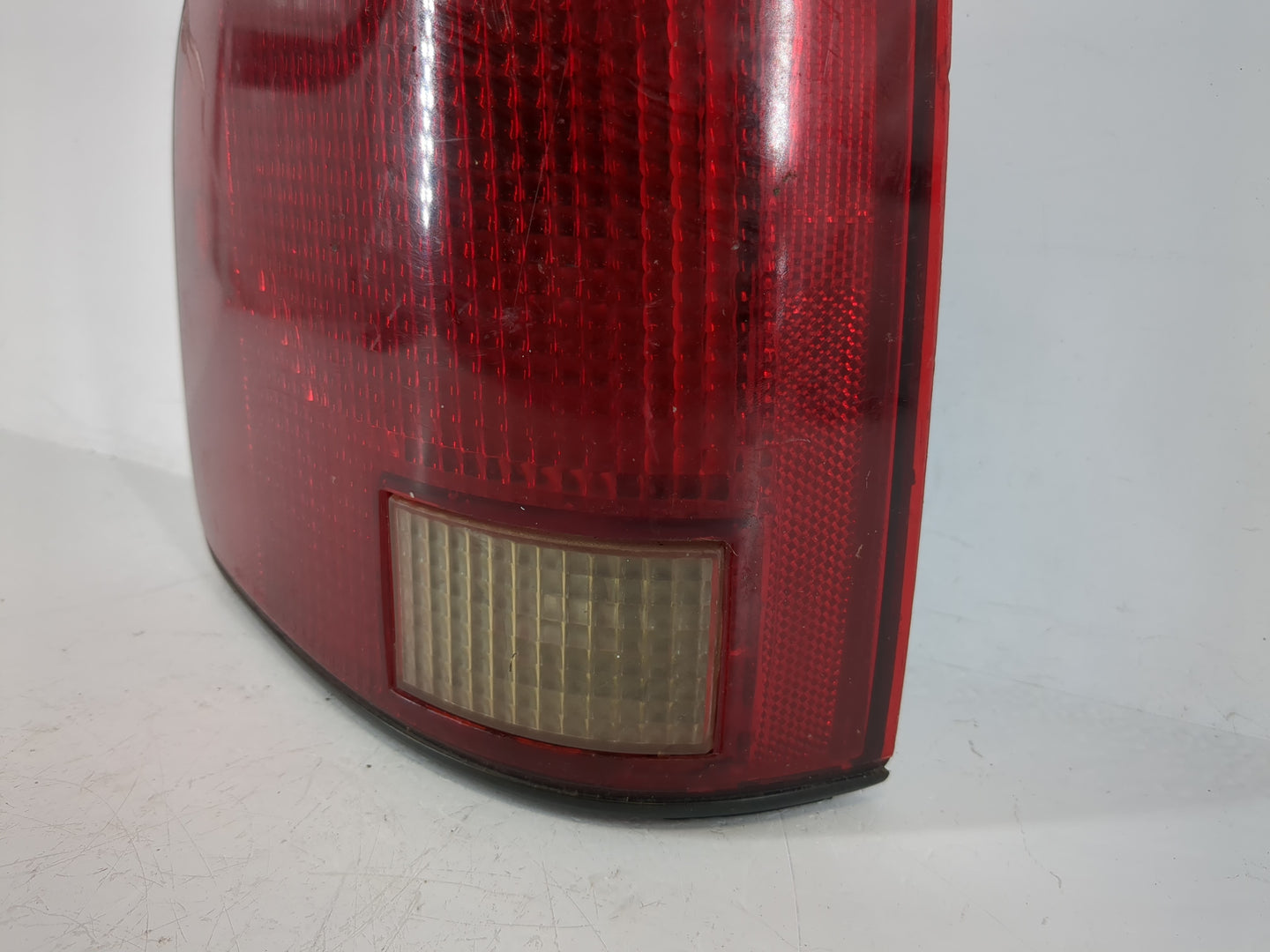 1994 Chevrolet S10 Driver Left Side Tail Light Taillight Deck Lid Mounted - Oemusedautoparts1.com