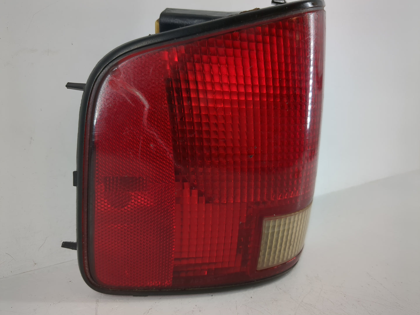 1994 Chevrolet S10 Driver Left Side Tail Light Taillight Deck Lid Mounted - Oemusedautoparts1.com