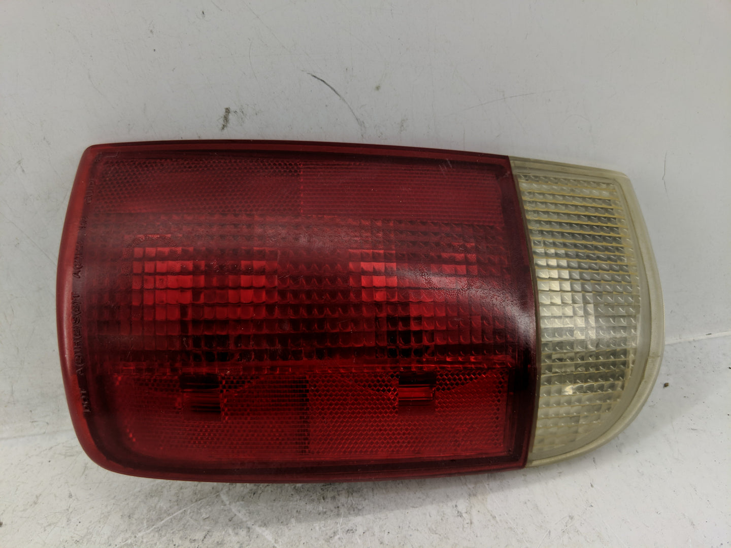 2001 Chevrolet S10 Blazer Tail Light Assembly Driver Left OEM P/N:5978169 Fits OEM Used Auto Parts - Oemusedautoparts1.com