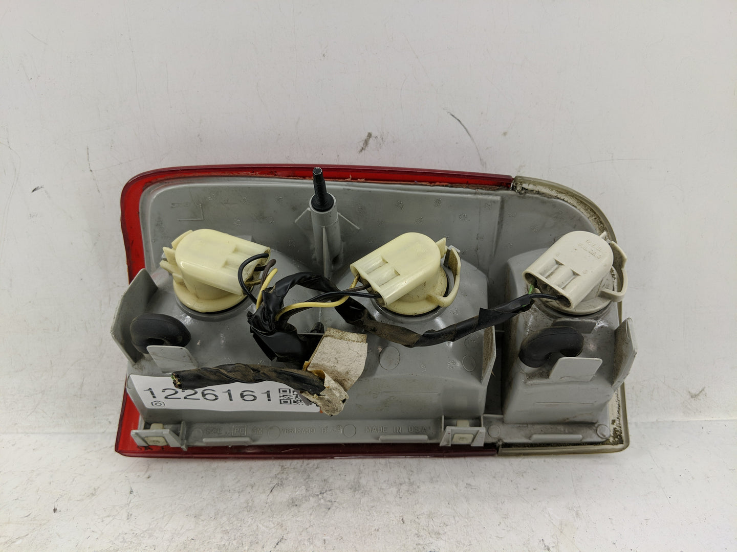 2001 Chevrolet S10 Blazer Tail Light Assembly Driver Left OEM P/N:5978169 Fits OEM Used Auto Parts - Oemusedautoparts1.com
