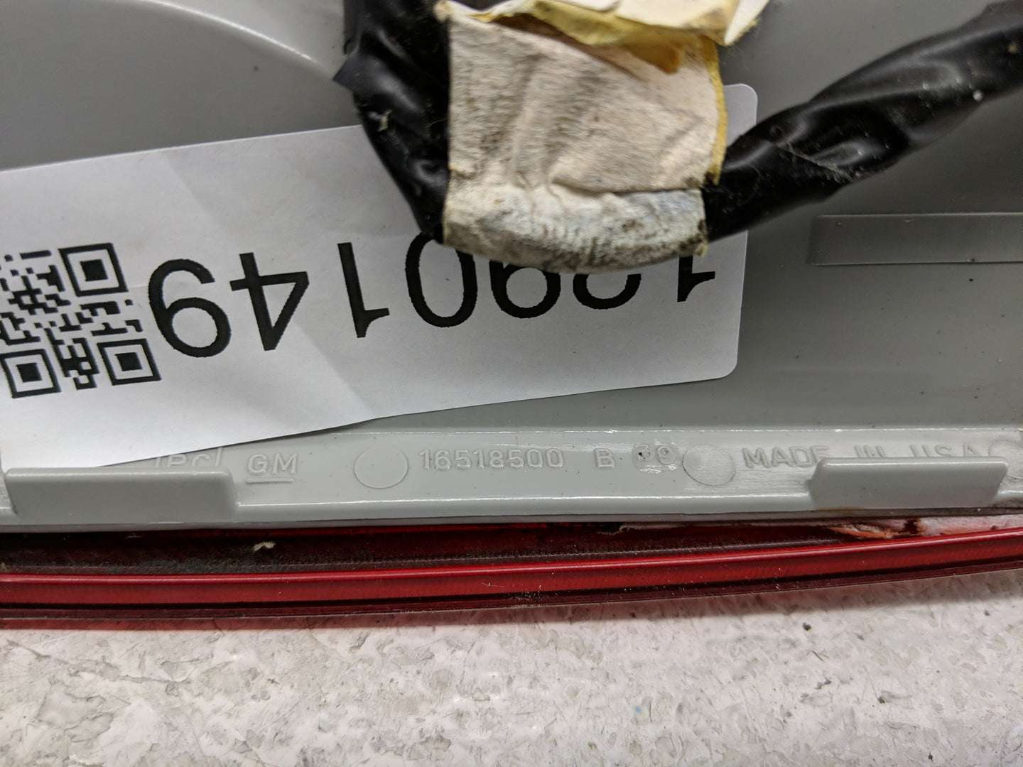 2001 Chevrolet S10 Blazer Tail Light Assembly Passenger Right OEM P/N:16518500 Fits OEM Used Auto Parts - Oemusedautoparts1.