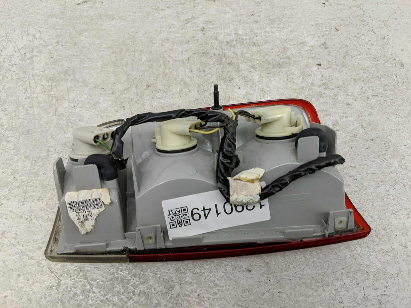 2001 Chevrolet S10 Blazer Tail Light Assembly Passenger Right OEM P/N:16518500 Fits OEM Used Auto Parts - Oemusedautoparts1.