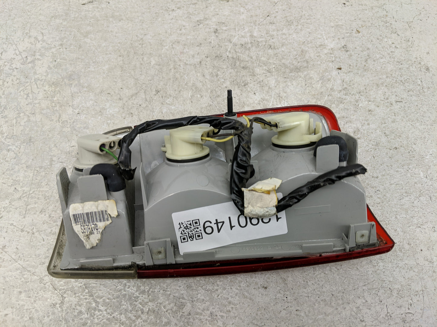 2001 Chevrolet S10 Blazer Tail Light Assembly Passenger Right OEM P/N:16518500 Fits OEM Used Auto Parts - Oemusedautoparts1.