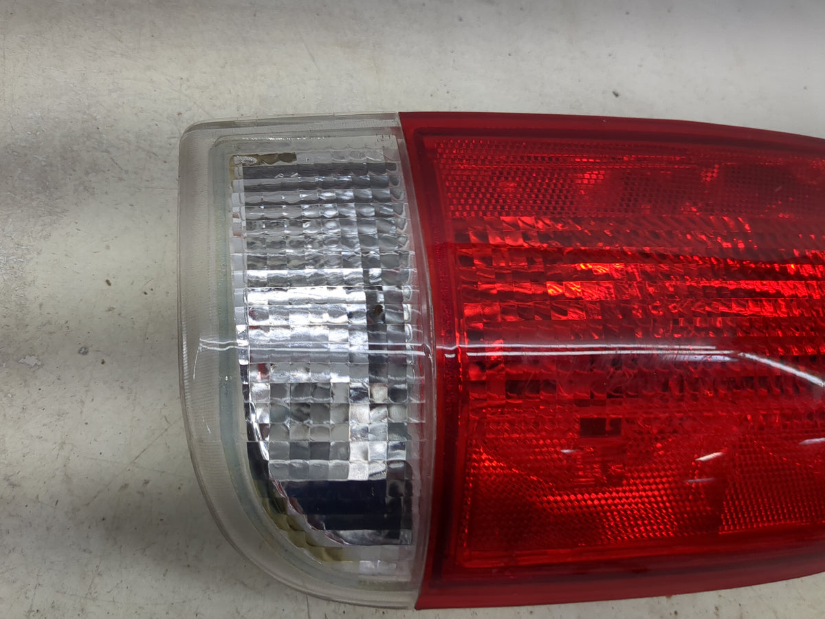 2001 Chevrolet S10 Blazer Tail Light Assembly Passenger Right OEM P/N:GM190-U000R 30301076 Fits OEM Used Auto Parts - Oemuse