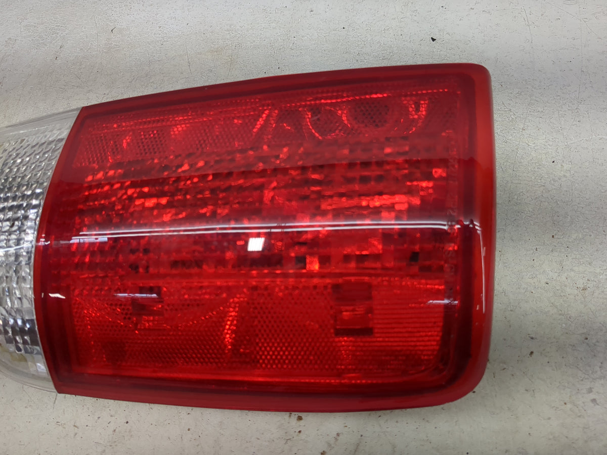 2001 Chevrolet S10 Blazer Tail Light Assembly Passenger Right OEM P/N:GM190-U000R 30301076 Fits OEM Used Auto Parts - Oemuse