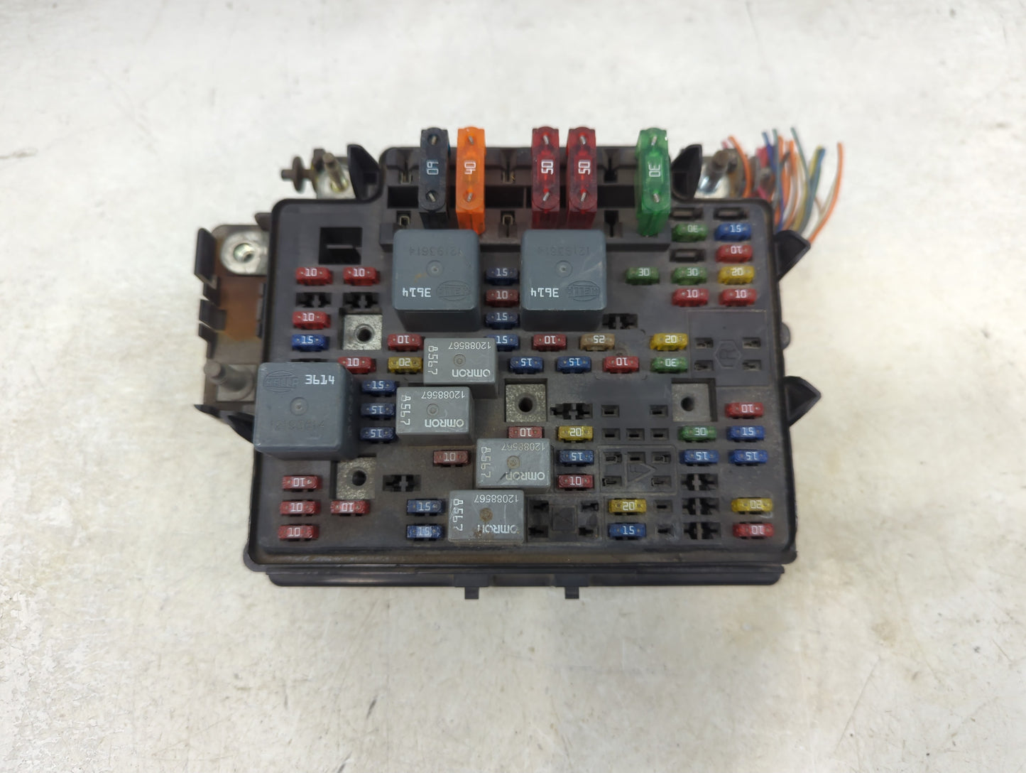 2000-2002 Chevrolet Silverado Fusebox Fuse Box Panel Relay Module P/N:02-2200 15328806-05 Fits Fits 2000 2001 2002 OEM Used 