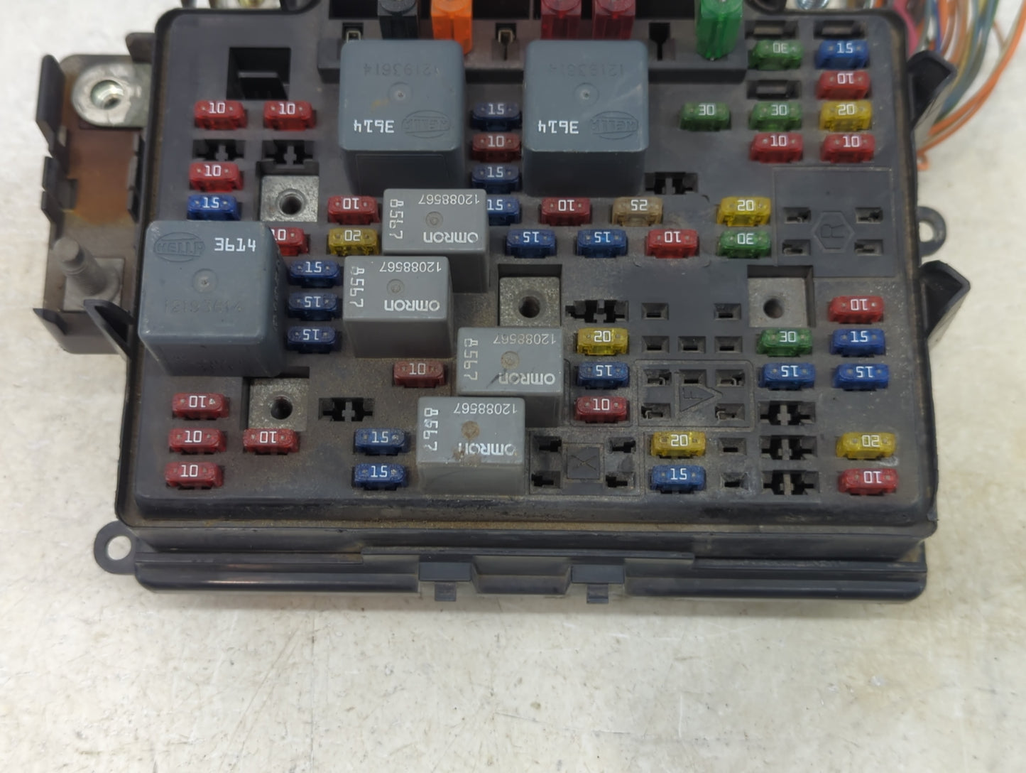 2000-2002 Chevrolet Silverado Fusebox Fuse Box Panel Relay Module P/N:02-2200 15328806-05 Fits Fits 2000 2001 2002 OEM Used 