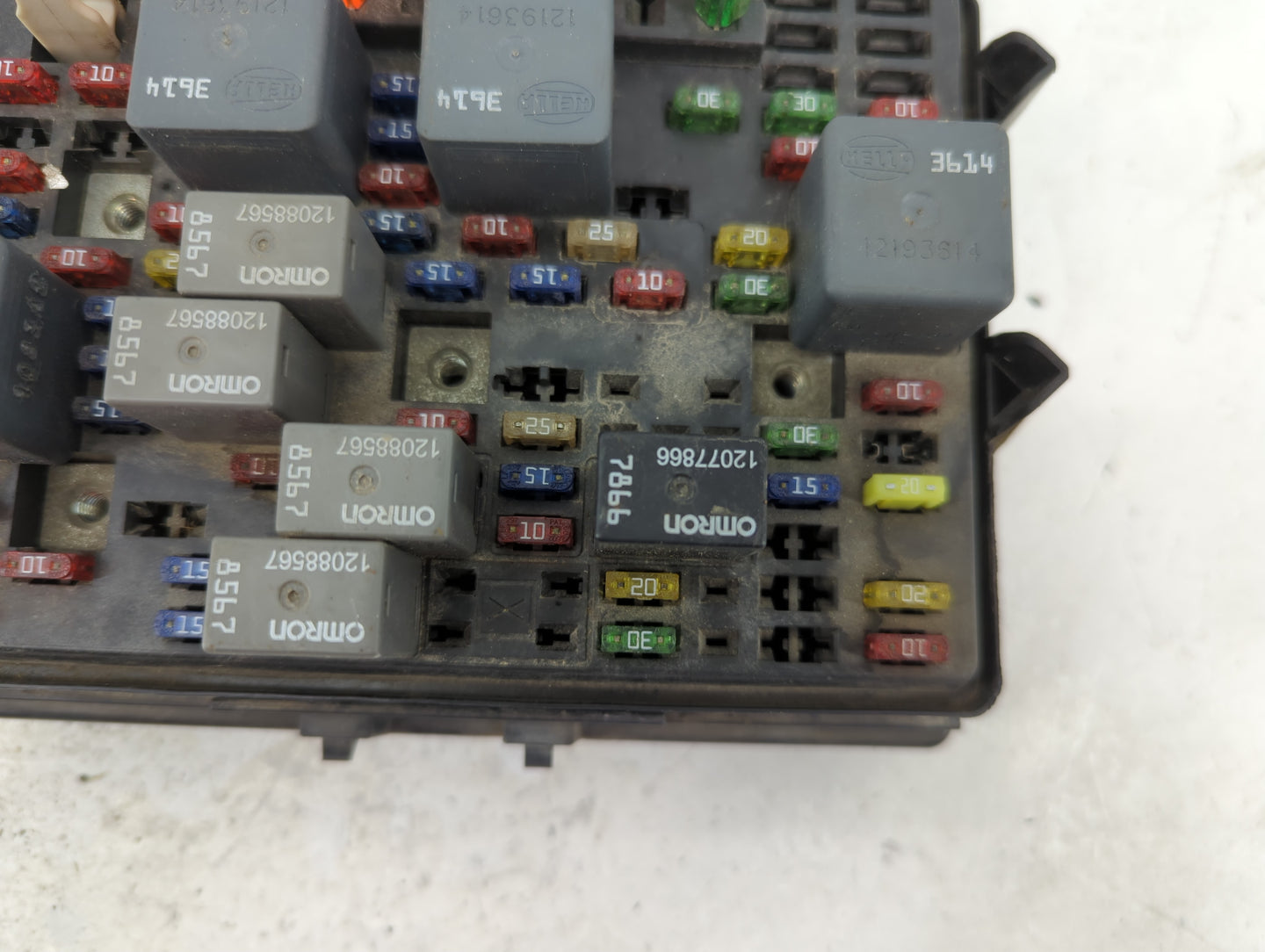 2000-2002 Chevrolet Silverado 1500 Fusebox Fuse Box Panel Relay Module P/N:15328806-05 Fits Fits 2000 2001 2002 OEM Used Aut