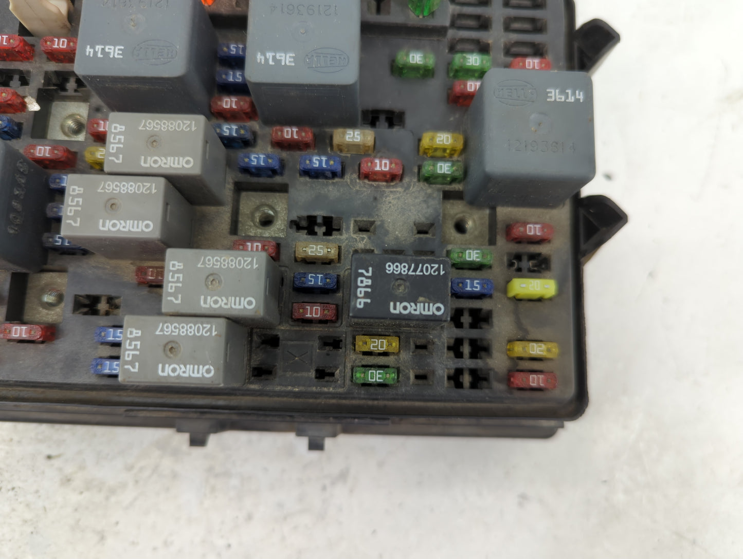 2000-2002 Chevrolet Silverado 1500 Fusebox Fuse Box Panel Relay Module P/N:15328806-05 Fits Fits 2000 2001 2002 OEM Used Aut