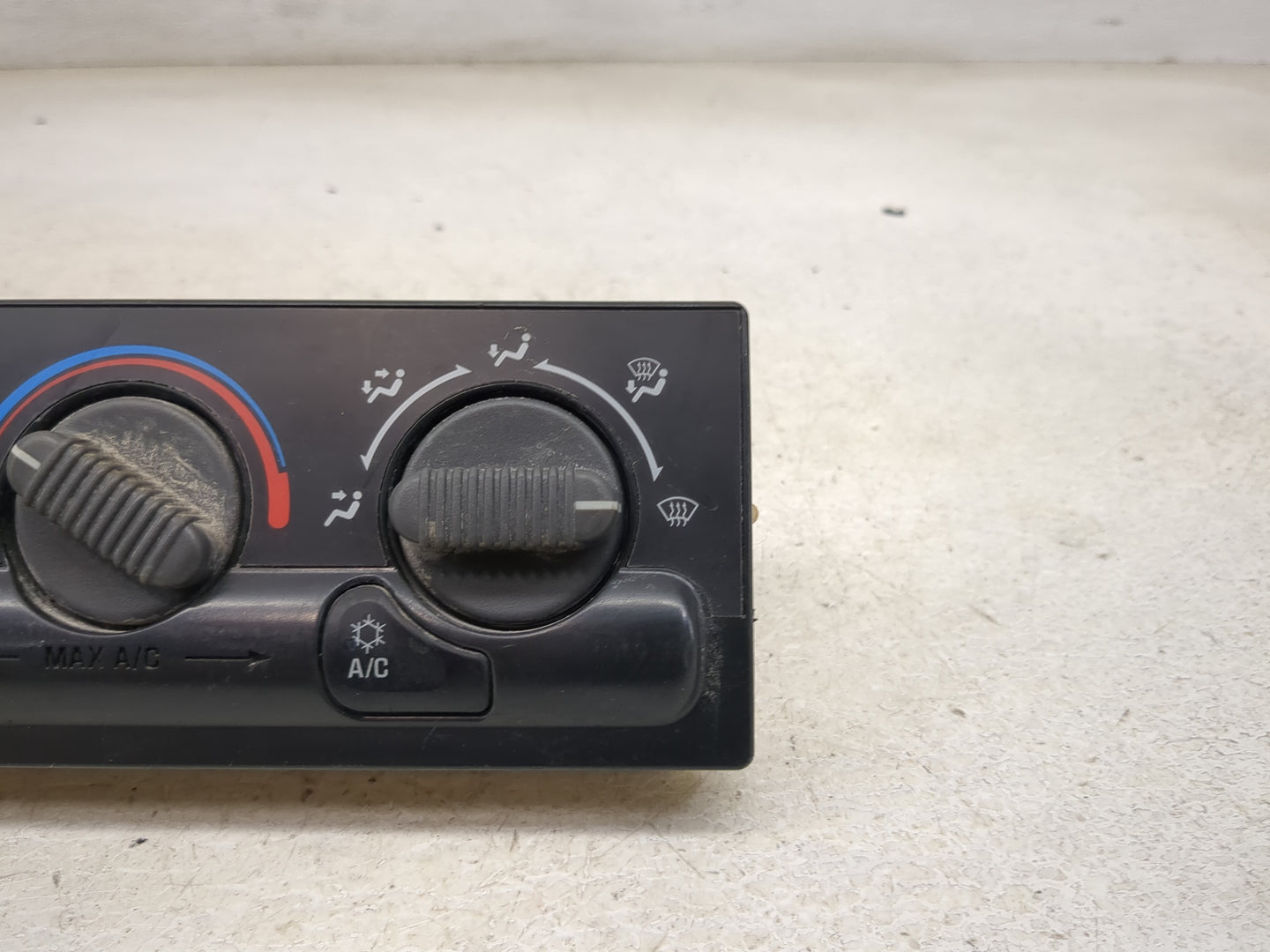 1999-2002 Chevrolet Silverado 1500 Climate Control Module Temperature AC/Heater Replacement P/N:15054697 Fits OEM Used Auto 