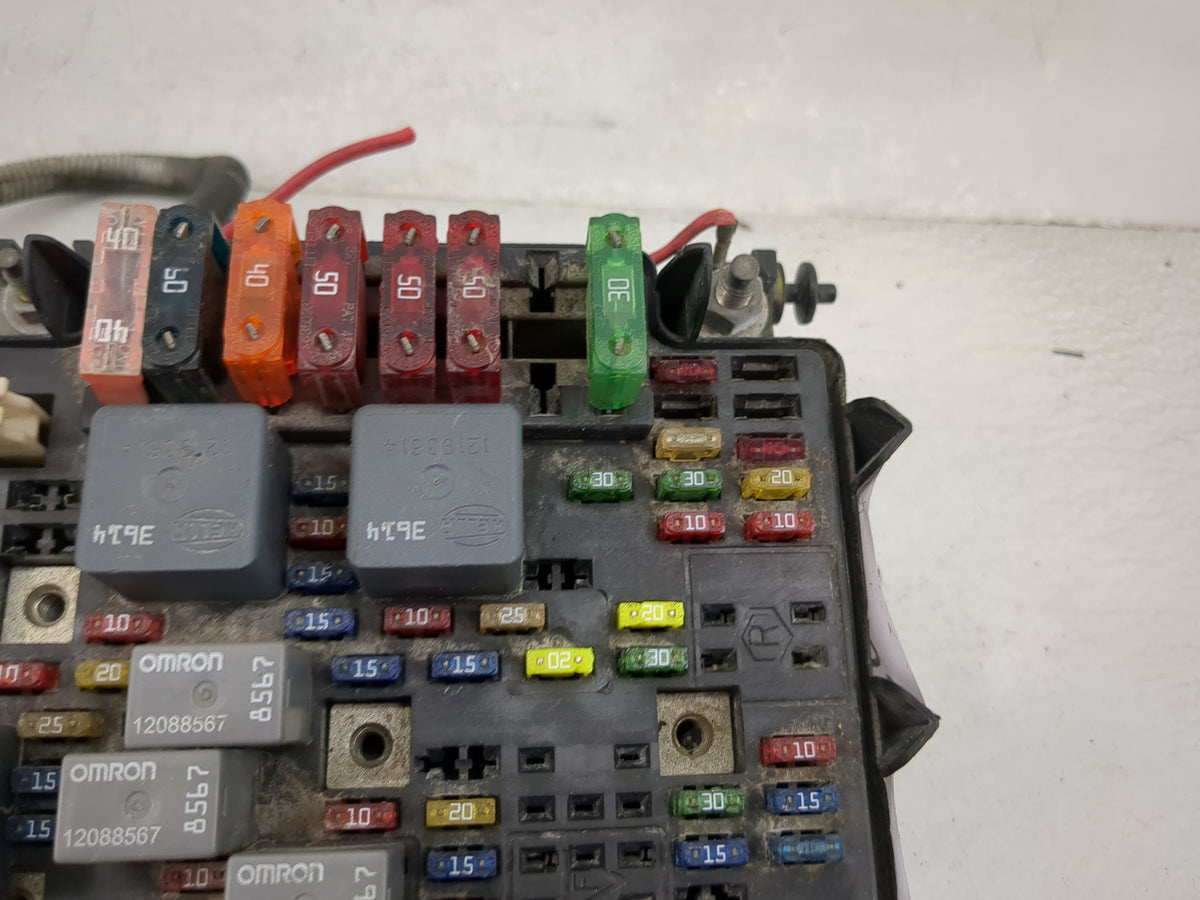 2001 Chevrolet Silverado 1500 Fusebox Fuse Box Panel Relay Module P/N:15328806-05 12088567 Fits OEM Used Auto Parts - Oemuse