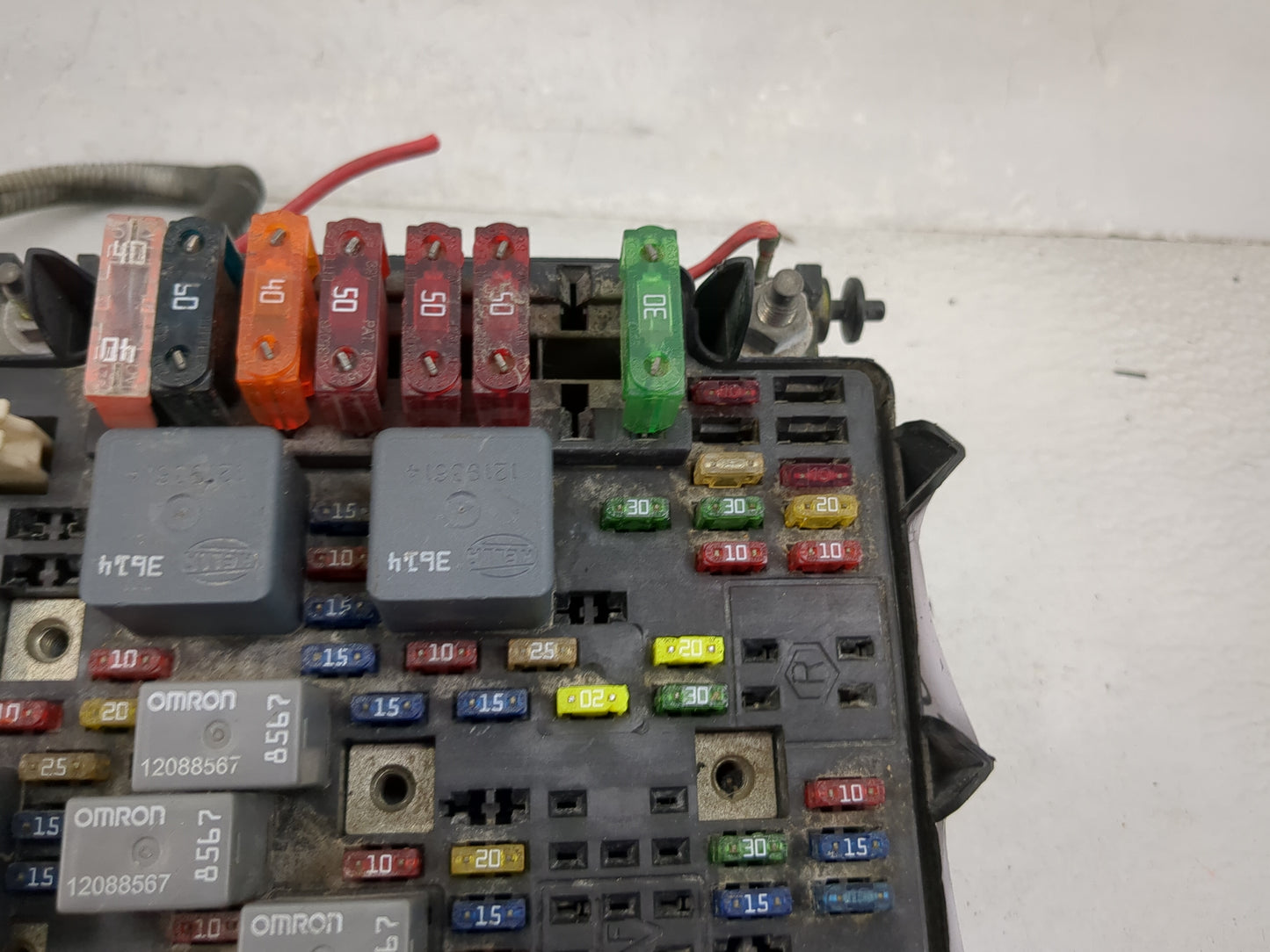 2001 Chevrolet Silverado 1500 Fusebox Fuse Box Panel Relay Module P/N:15328806-05 12088567 Fits OEM Used Auto Parts - Oemuse