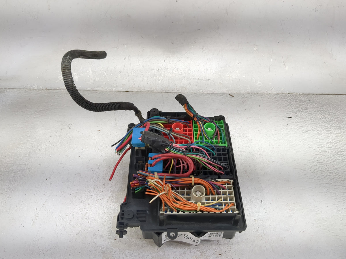 2001 Chevrolet Silverado 1500 Fusebox Fuse Box Panel Relay Module P/N:15328806-05 12088567 Fits OEM Used Auto Parts - Oemuse