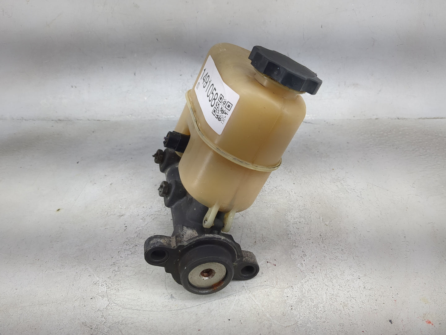 1999-2002 Chevrolet Silverado 1500 Brake Master Cylinder 1491058 - Oemusedautoparts1.com