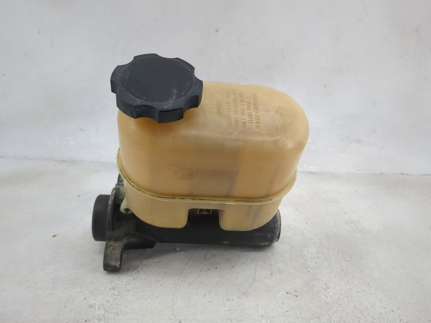 1999-2002 Chevrolet Silverado 1500 Brake Master Cylinder 1491058 - Oemusedautoparts1.com