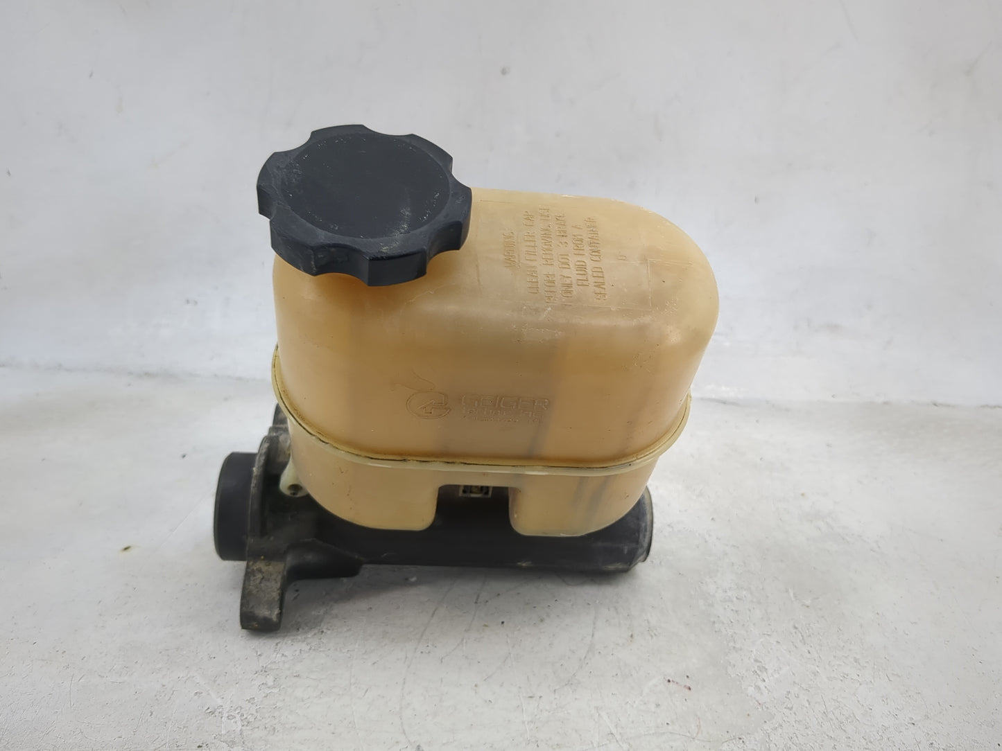 1999-2002 Chevrolet Silverado 1500 Brake Master Cylinder 1491058 - Oemusedautoparts1.com