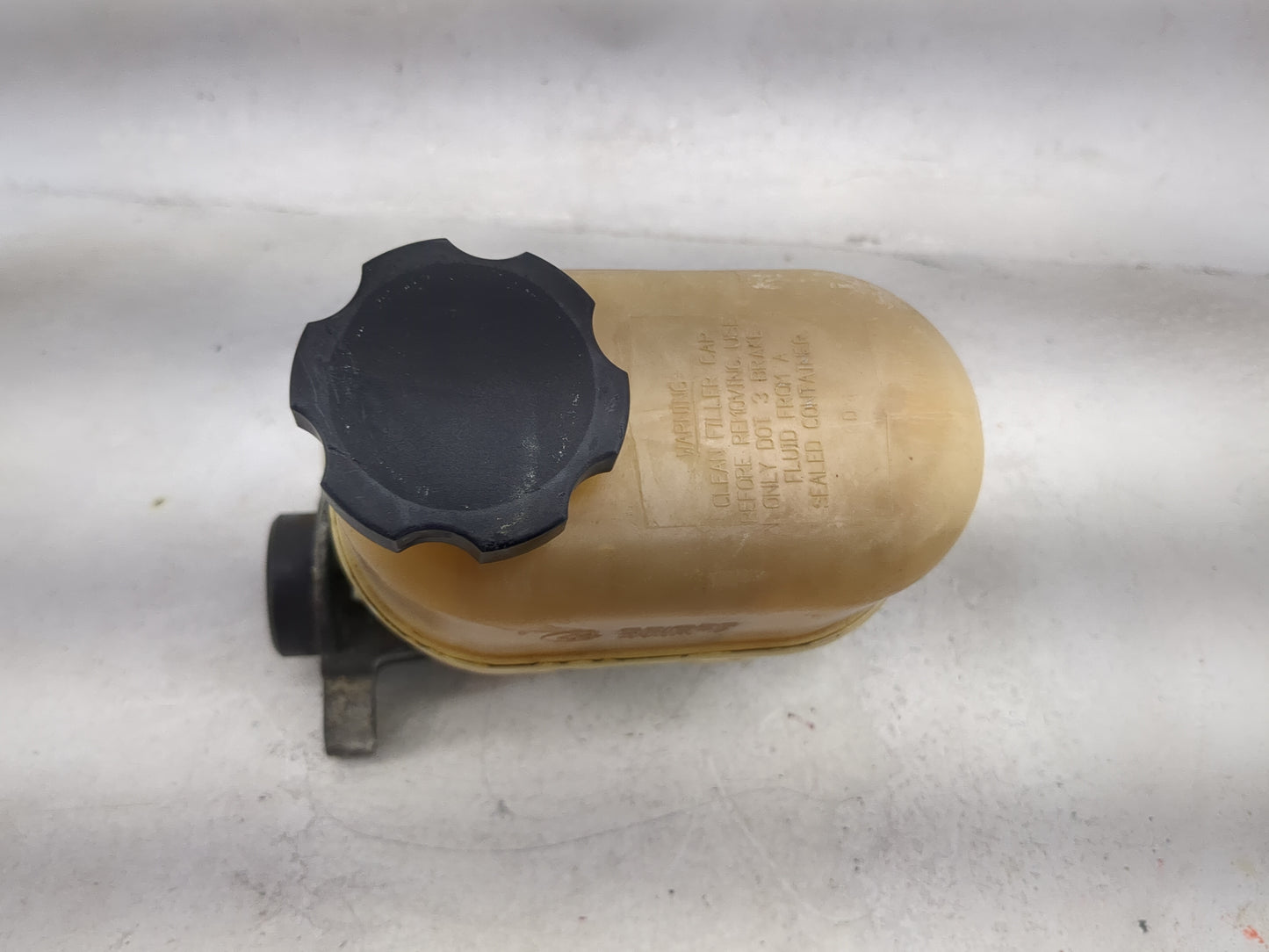 1999-2002 Chevrolet Silverado 1500 Brake Master Cylinder 1491058 - Oemusedautoparts1.com