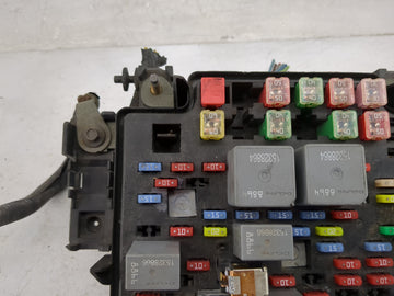 2000-2002 Chevrolet Silverado 1500 Fusebox Fuse Box Panel Relay Module P/N:15201928-02 15328864, 15328866 Fits Fits 2000 2001 2002 OEM Used Auto Parts