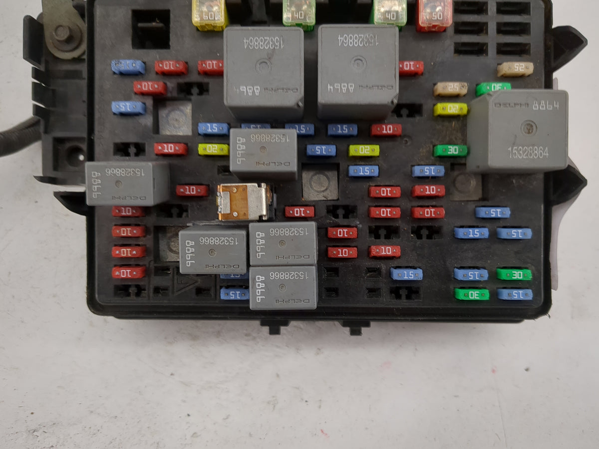 2000-2002 Chevrolet Silverado 1500 Fusebox Fuse Box Panel Relay Module P/N:15201928-02 15328864, 15328866 Fits Fits 2000 200