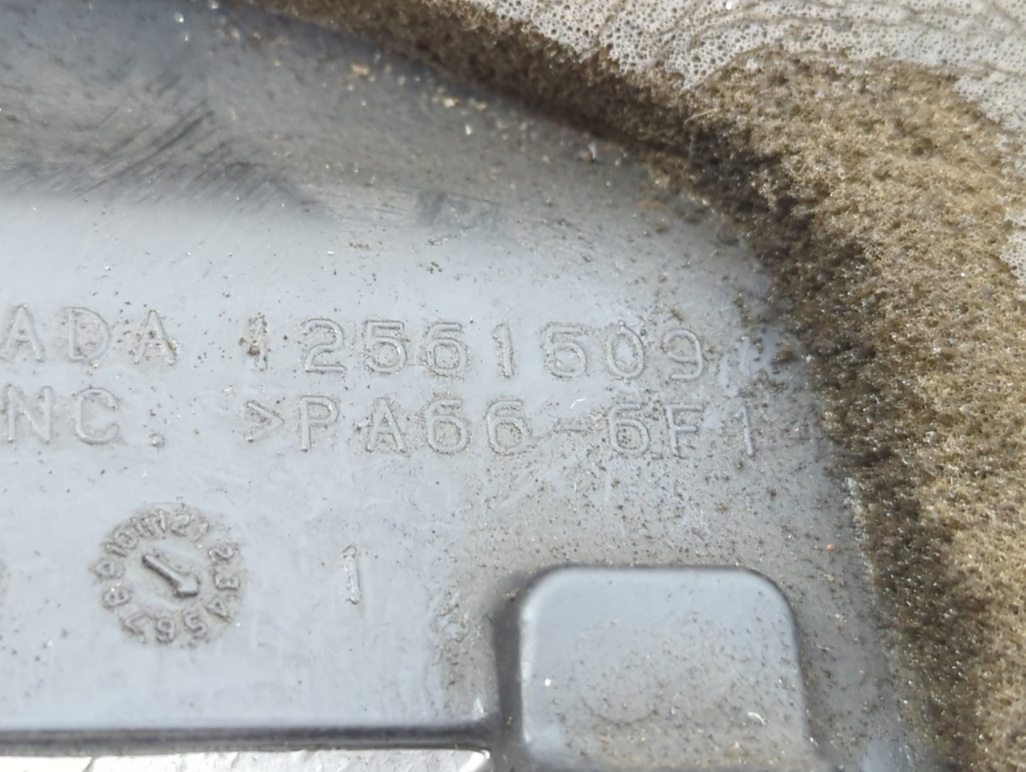 2001 Chevrolet Silverado 1500 Engine Cover - Oemusedautoparts1.com