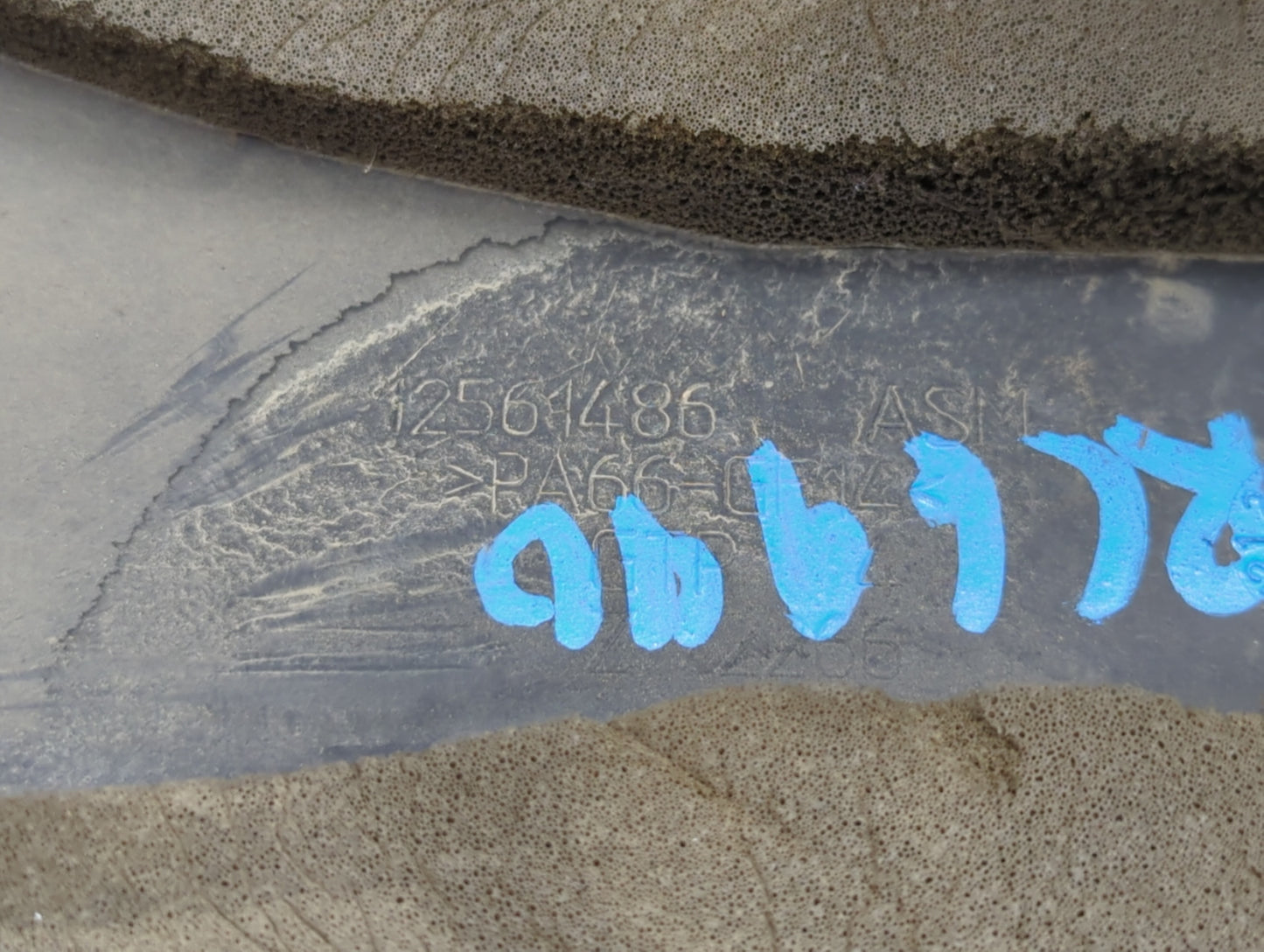 2001 Chevrolet Silverado 1500 Engine Cover - Oemusedautoparts1.com