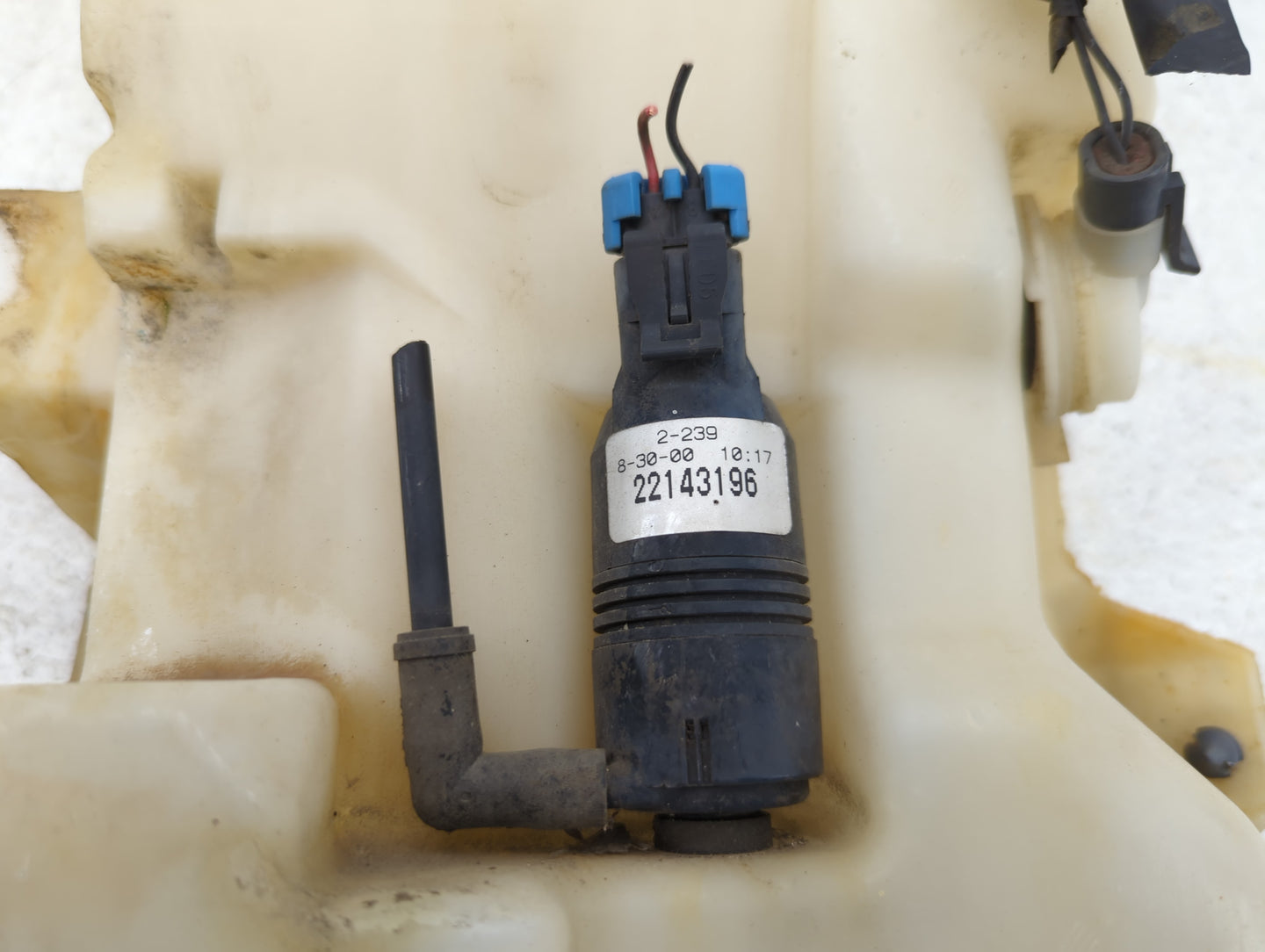 1999 Silverado 1500 Windshield Washer Fluid Reservoir Bottle Oem - Oemusedautoparts1.com
