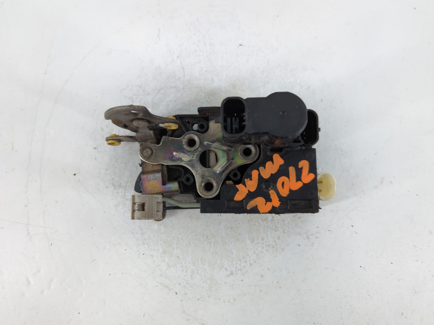 2001 Chevrolet Silverado 1500 Front Driver Left Lock Actuator - Oemusedautoparts1.com